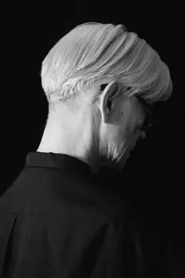 《Last Days 坂本龍一》：音乐大师的绝唱，一部关于《不存在的女友》的《财经商业》思考。